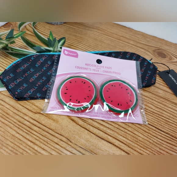 Kendall And Kyle Makeup Brush Case Bonus Hot And Cold Watermelon Eyepads - Picture 6 of 11
